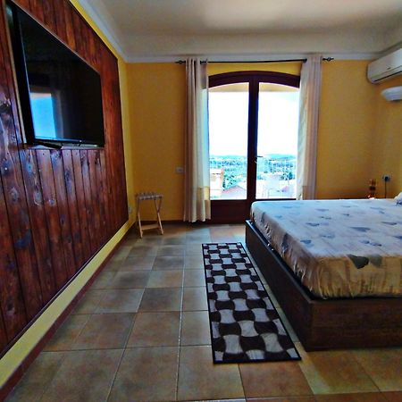 Sun Lovers Home Is Molas Pula Extérieur photo
